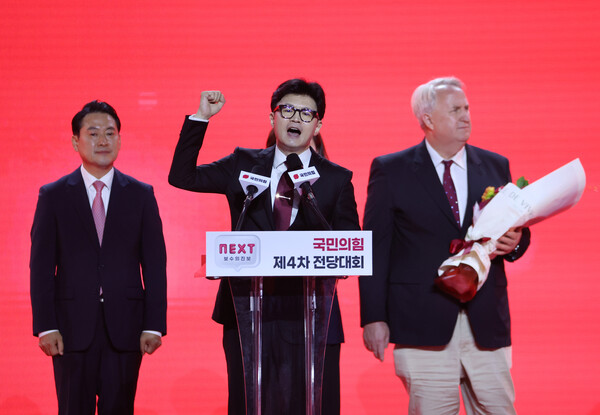 국민의힘 한동훈 신임 당대표가 23일 경기 고양 킨텍스에서 열린 제4차 국민의힘 전당대회에서 당대표로 선출된 뒤 수락연설을 하고 있다. [사진=연합뉴스]