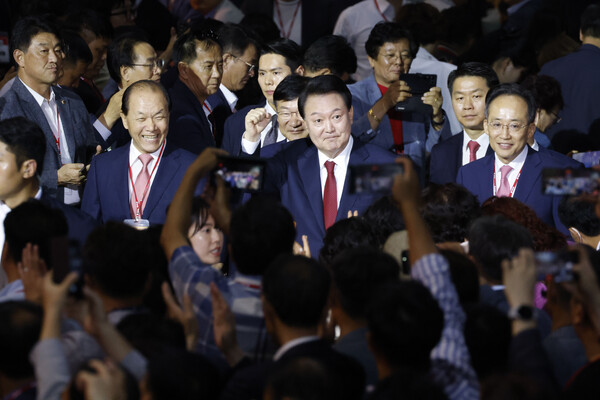 윤석열 대통령이 23일 오후 경기도 고양시 킨텍스에서 열린 국민의힘 제4차 전당대회에 입장하고 있다. [사진=연합뉴스]