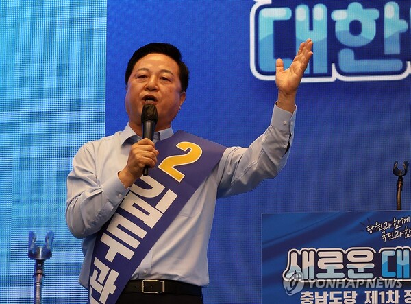 28일 오전 충남 공주 충남교통연수원에서 열린 더불어민주당 당대표·최고위원 후보자 합동연설회에서 김두관 후보가 발언하고 있다. 2024.7.28 [사진=연합뉴스]