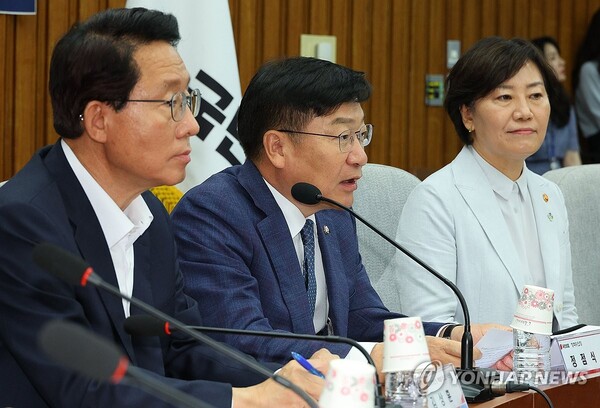 국민의힘 정점식 정책위의장이 21일 오전 국회에서 열린 쌀값 안정 및 농업인 소득 경영 안정 대책 민당정 협의회에서 발언하고 있다. [사진=연합뉴스]