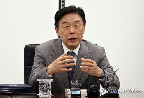 김형석 독립기념관장이 14일 오후 충남 천안 독립기념관 겨레누리관에서 기자들의 질문에 답하고 있다. 2024.8.14 [사진=연합뉴스]