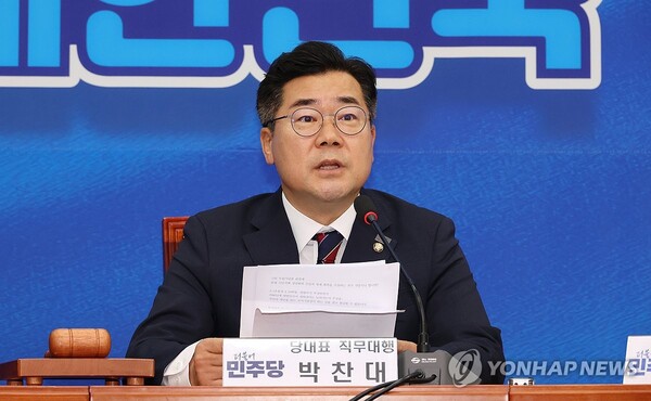 ​더불어민주당 박찬대 당대표 직무대행 겸 원내대표가 14일 오전 국회에서 열린 최고위원회의에서 발언하고 있다. 2024.8.14 [사진=연합뉴스]