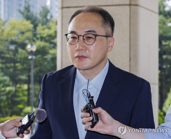 이원석 검찰총장이 23일 오전 서울 서초구 대검찰청에서 취재진의 질문을 받으며 출근하고 있다.[사진=연합뉴스]