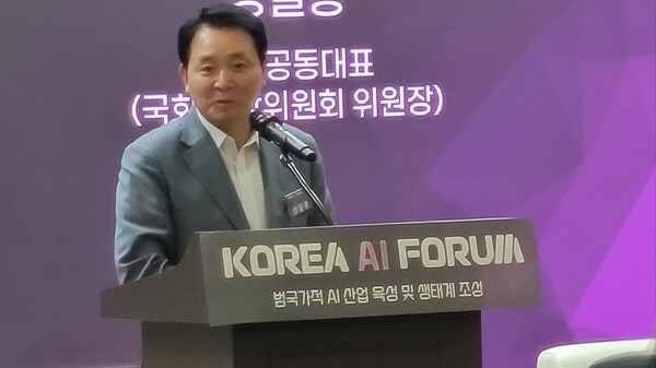 26일 코리아 AI 포럼에서 인사말을 하고 있는 국민의힘 성일종 국회 국방위원장.[사진=박상주 기자]