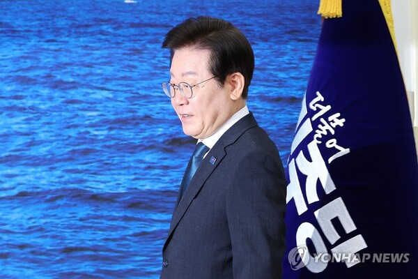 코로나19에 확진됐었던 더불어민주당 이재명 대표가 28일 오전 서울 여의도 국회에서 열린 최고위원회의에 참석하고 있다. 2024.8.28 [사진=연합뉴스]