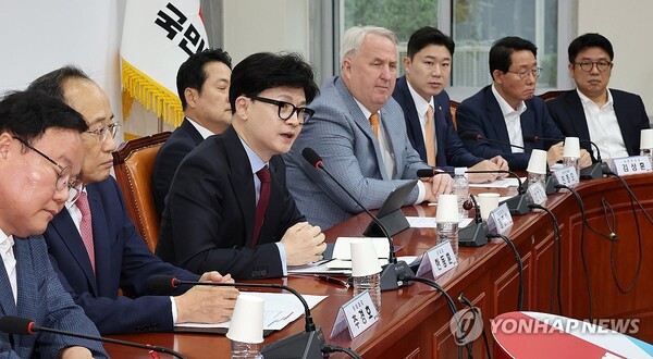 국민의힘 한동훈 대표(왼쪽 세번째)가 2일 오전 국회에서 열린 최고위원회의에서 발언하고 있다. 2024.9.2 [사진=연합뉴스]