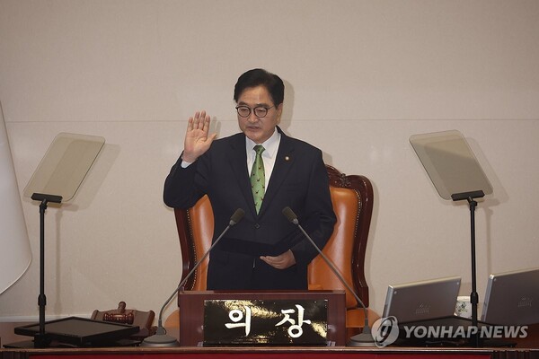 2일 서울 여의도 국회 본회의장에서 열린 제22대 국회 개원식 겸 제418회국회(정기회) 개회식에서 우원식 국회의장이 선서하고 있다. 2024.9.2 [사진=연합뉴스]