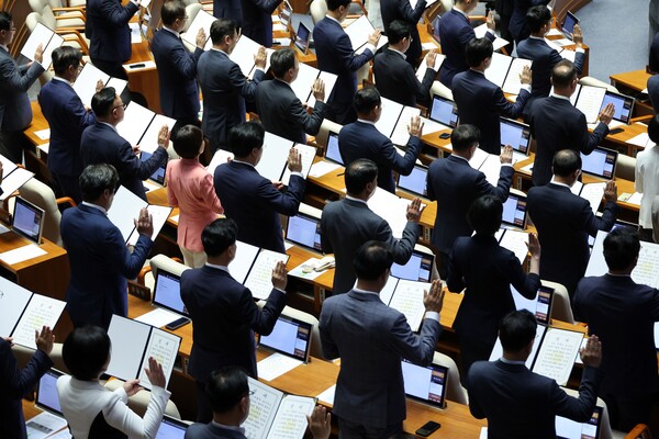 2일 서울 여의도 국회 본회의장에서 열린 제22대 국회 개원식 겸 제418회국회(정기회) 개회식에서 의원들이 선서하고 있다.[사진=연합뉴스]