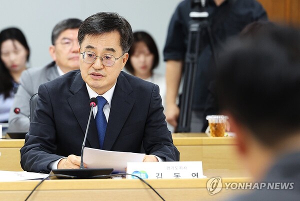 5일 오후 경기도 수원시 경기도청에서 열린 '더불어민주당-경기도 예산정책협의회'에서 김동연 경기도지사가 인사말을 하고 있다. [사진=연합뉴스]