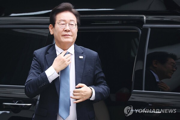 더불어민주당 이재명 대표가 13일 오전 서울 서초구 서울중앙지방법원에서 열린 '대장동 배임·성남FC 뇌물' 관련 1심 속행 공판에 출석하고 있다. 2024.9.13 [사진=연합뉴스]