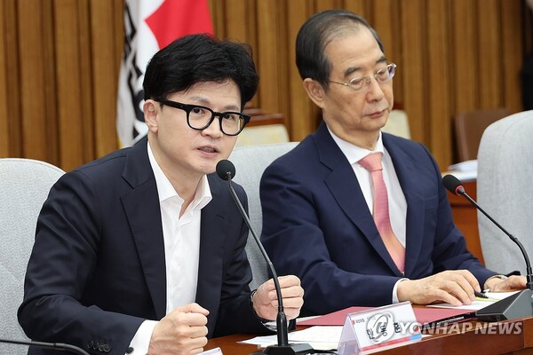 국민의힘 한동훈 대표가 12일 오후 서울 여의도 국회에서 열린 지역·필수의료 체계 개선을 위한 당정협의회에서 발언하고 있다. 오른쪽은 한덕수 국무총리. [사진=연합뉴스]