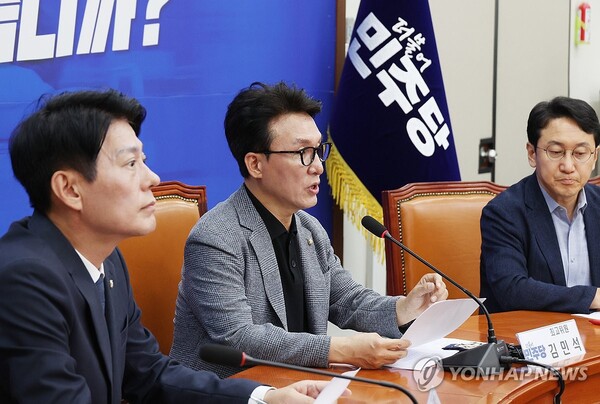 더불어민주당 김민석 최고위원이 18일 국회에서 추석민심 관련 기자간담회를 하고 있다. [사진=연합뉴스]