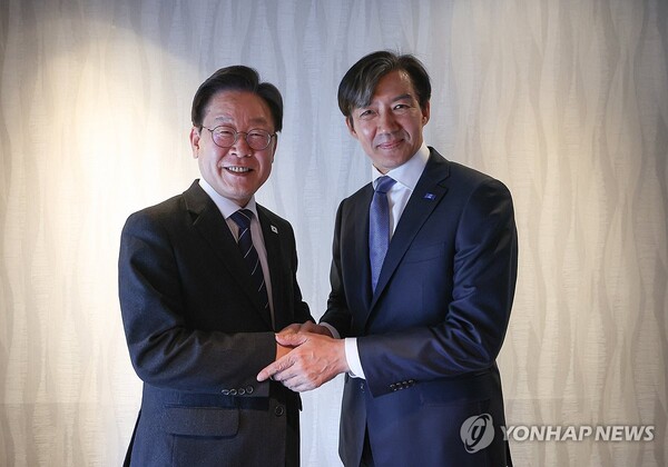 더불어민주당 이재명 대표와 조국혁신당 조국 대표가 25일 서울 모처에서 만찬 회동을 하고 있다. [사진=연합뉴스]