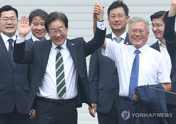 민주당 친명-친문계가 검찰 수사에 공동 대응하며 압박 강도를 높이고 있다 [사진=연합뉴스]