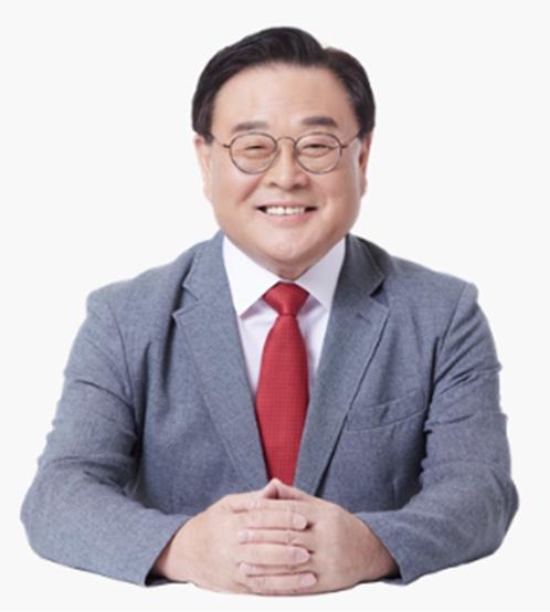 10‧16 서울시 교육감 보궐선거에서 12년만에 중도보수진영의 후보로 확정된 조전혁 후보.  그는 "지난 10여년 간 진보교육감이 서울 교육을 엉망으로 만들었기 때문에 이를 바꾸라는 서울 시민의 명령"이라고 밝혔다. [사진=조전혁 후보 제공] 