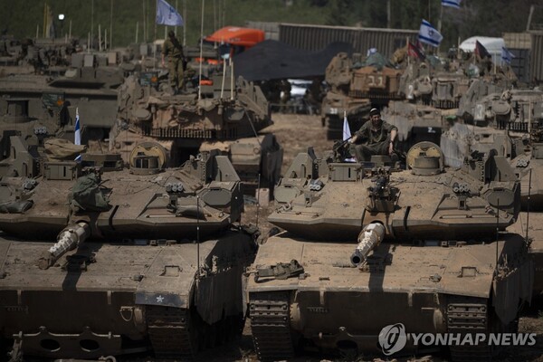 레바논 국경에 결집한 이스라엘 탱크 [사진=AP=연합뉴스]