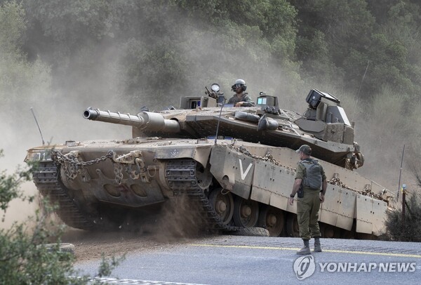레바논 국경으로 향하는 이스라엘 탱크 [사진=UPI=연합뉴스]