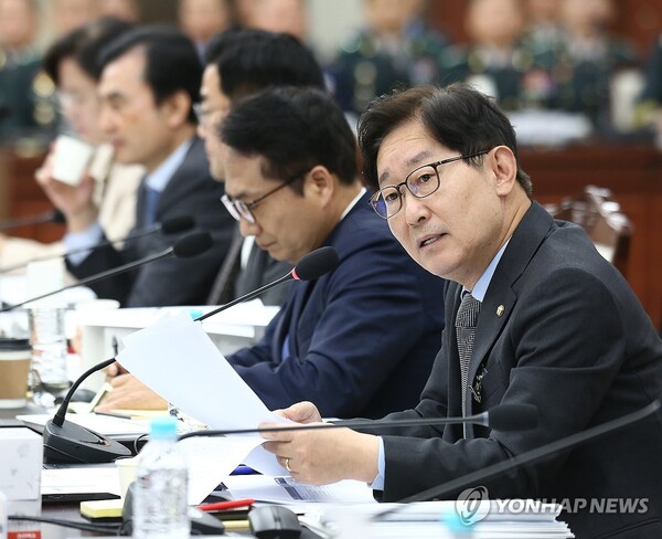 박범계 의원이 10일 서울 용산구 합동참모본부에서 열린 국회 국방위원회 국정감사에서 의사진행 발언을 하고 있다. 2024.10.10 [국회사진기자단] [사진=연합뉴스]