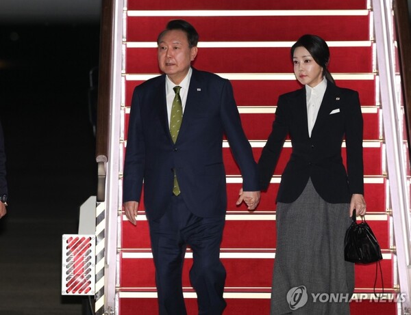 명태균씨가 지난 대선 과정에서 윤석열 대통령 부부와 매일 스피커폰으로 통화하며 정치적 조언을 했다고 주장해 비선 의혹이 확산되고 있다 [사진=연합뉴스]