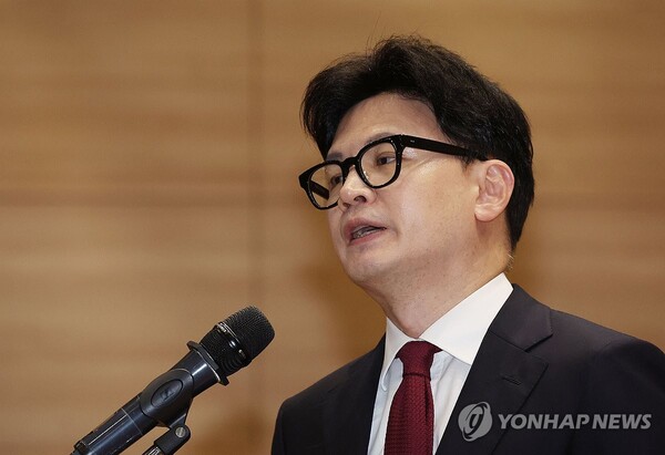 국민의힘 한동훈 대표가 17일 국회 의원회관에서 열린 전국 광역의원 연수 행사에서 환영사를 하고 있다. 2024.10.17 [사진=연합뉴스]