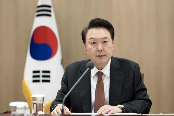 윤석열 대통령이 지난 2일 대통령실에서 중동사태에 따른 긴급 경제안보점검회의를 주재하고 있다. [사진=대통령실 제공]