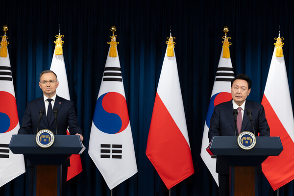 윤석열 대통령이 24일 서울 용산 대통령실 청사에서 국빈 방한한 안제이 두다 폴란드 대통령과 공동언론발표를 하고 있다.[사진=대통령실 제공]