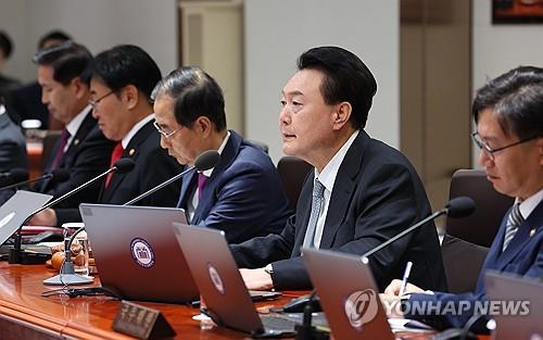 윤석열 대통령이 29일 서울 용산 대통령실 청사에서 열린 국무회의를 주재하며 발언하고 있다. [사진=연합뉴스]