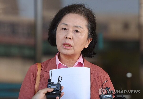 김영선 전 국민의힘 의원이 3일 오전 경남 창원시 성산구 창원지방검찰청에 출석해 입장을 밝히고 있다. 2024.11.3  [사진=연합뉴스]