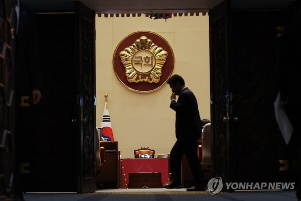 민주당을 중심으로 임기단축 개헌 논의가 본격화되고 있다 [사진=연합뉴스]