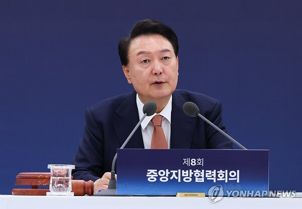 윤석열 대통령이 6일 강원도청에서 열린 '8회 중앙지방협력회의'에서 발언하고 있다. 2024.11.6 [대통령실통신사진기자단] [사진=연합뉴스]