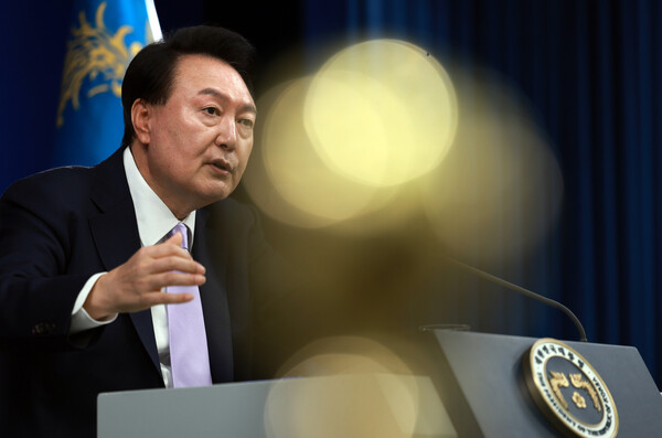 윤석열 대통령이 7일 오전 서울 용산 대통령실 청사 브리핑실에서 '대국민담화 및 기자회견'을 하고 있다.[사진=연합뉴스]