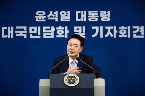 윤석열 대통령이 7일 오전 서울 용산 대통령실 청사 브리핑실에서 '대국민담화 및 기자회견'을 하고 있다.[사진=대통령실 제공]