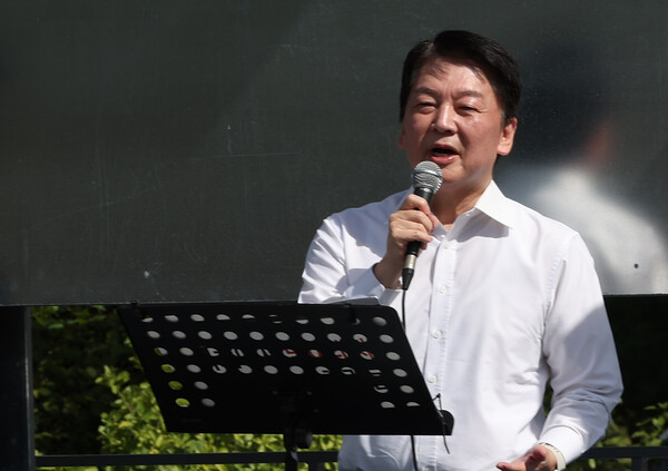 국민의힘 안철수 의원이 3일 오후 서울 용산구 대통령실 인근에서 열린 한국의학교육평가원 무력화 저지 결의대회에서 발언하고 있다[사진=연합뉴스]