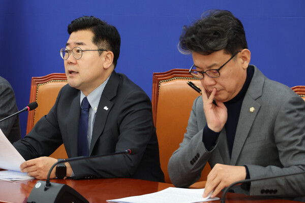 더불어민주당 박찬대 원내대표가 19일 오전 서울 여의도 국회에서 열린 원내대책회의에서 발언하고 있다.  [사진= 연합뉴스]