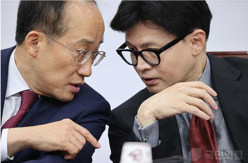 국민의힘 한동훈 대표와 추경호 원내대표. 국민의힘은 야권의 '윤 대통령 탄핵' 공세에도 가결될 가능성을 낮게 보고 당력을 모아 저지하겠다고 밝혔다. [사진=국민의힘 홈페이지]