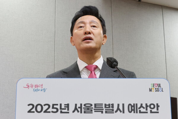 오세훈 서울시장이 31일 오전 서울시청 브리핑룸에서 2025년 서울특별시 예산안을 발표하고 있다. [사진=연합뉴스]