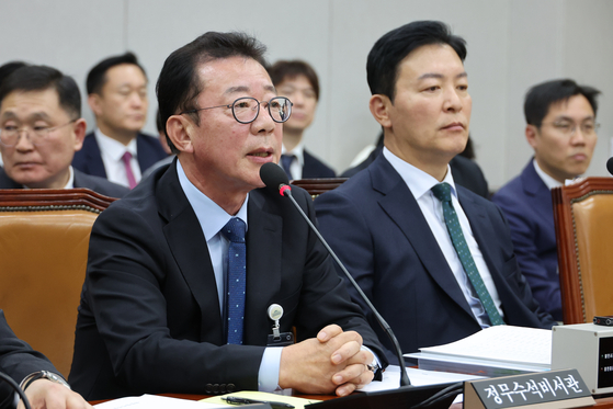 홍철호 대통령실 정무수석이 19일 오후 국회 운영위원회 전체회의에서 내년 예산에 대한 위원 질의에 답하고 있다. [사진=연합뉴스]