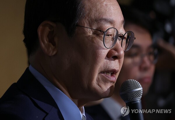 더불어민주당 이재명 대표가 20일 서울 여의도의 한 카페에서 열린 '국내 주식시장 활성화를 위한 일반투자자 간담회'에서 발언을 하고 있다. 2024.11.20 [사진=연합뉴스]