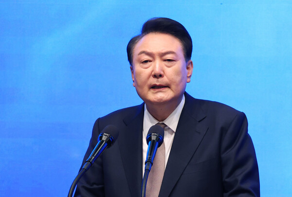 윤석열 대통령이 22일 서울 중구 신라호텔에서 열린 제56회 국가조찬기도회에서 인사말을 하고 있다 [사진=연합뉴스]