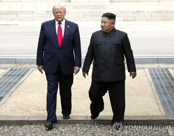 2019년 판문점에서 만난 트럼프와 김정은 [사진=연합뉴스]
