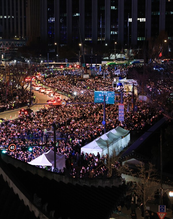 23일 오후 서울 종로구 광화문 북측광장 인근에서 거부권을 거부하는 전국비상행동 주최로 '김건희-채상병 특검 추진! 국정농단 규명! 윤석열을 거부한다 2차 시민행진' 집회가 진행되고 있다.[사진=연합뉴스]