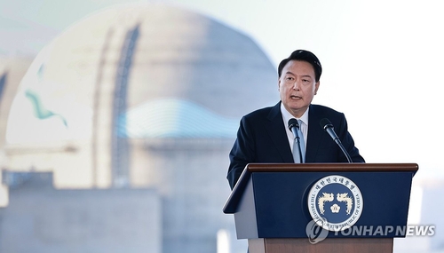 윤석열 대통령이 30일 경북 울진군 한국수력원자력 한울원자력본부에서 열린 '신한울 원전 1·2호기 종합준공 및 3·4호기 착공식'에 참석해 축사하고 있다. 2024.10.30  [사진=연합뉴스]