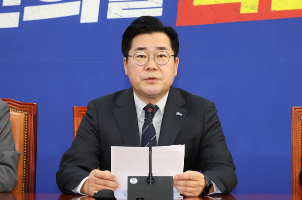 더불어민주당 박찬대 원내대표가 3일 오전 국회에서 열린 원내대책회의에서 발언하고 있다. [사진=연합뉴스]