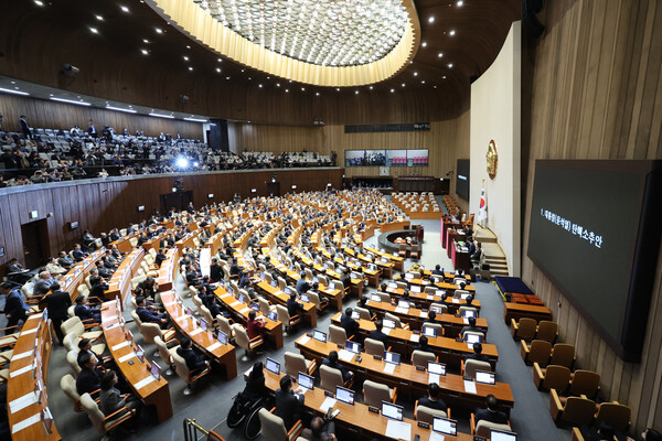 12월14일 오후 국회가 윤석열 대통령에 대한 탄핵소추안을 가결했다. [사진=연합뉴스]