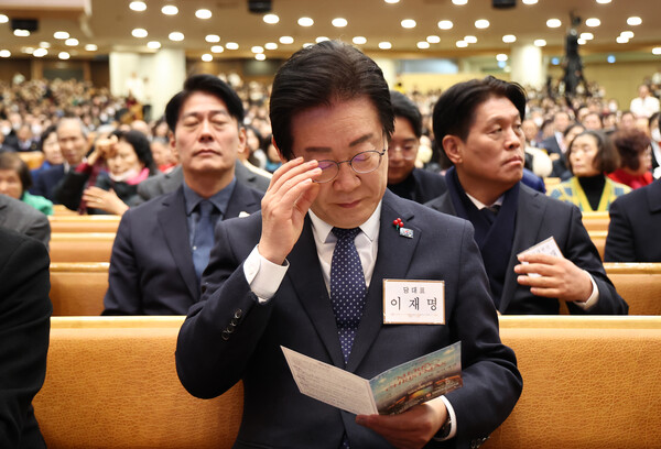 더불어민주당 이재명 대표가 25일 서울 여의도순복음교회에서 열린 성탄예배에 참석해 있다. 2024.12.25 [사진=연합뉴스]