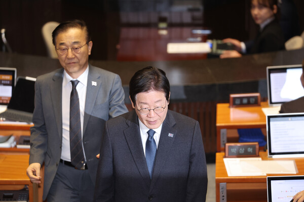 더불어민주당 이재명 대표가 27일 국회 본회의에서 마용주 대법관 후보자 임명동의안에 투표한 뒤 자리로 향하고 있다. 2024.12.27 [사진=연합뉴스]