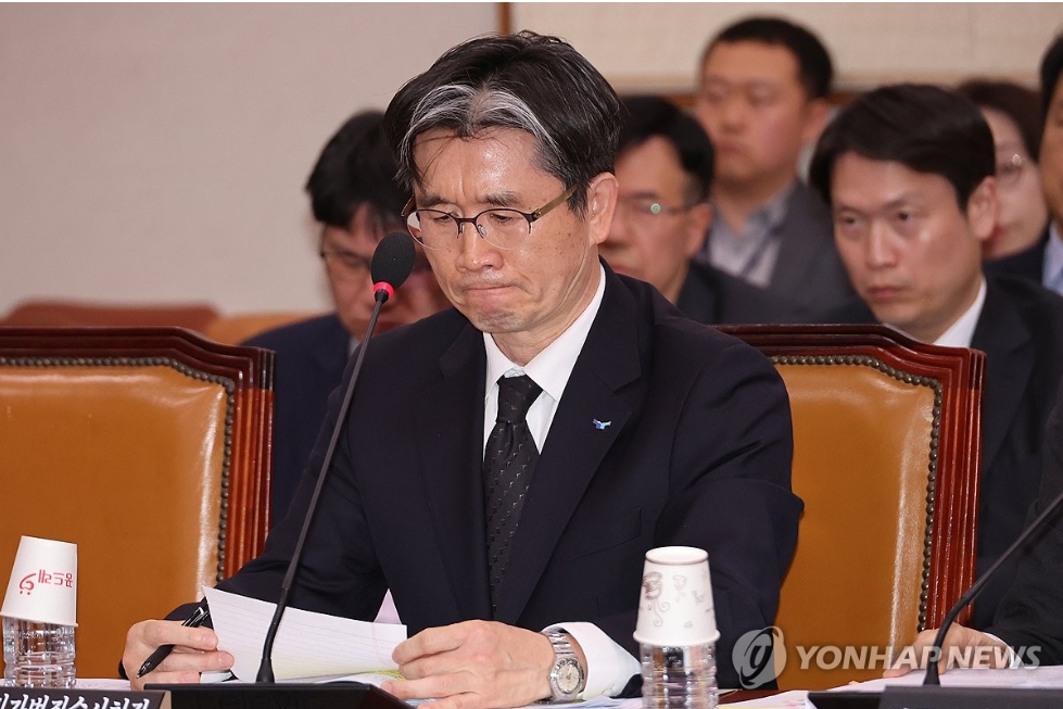 국회 나온 오동운 공수처장. 7일 국회에서 열린 국회 법제사법위원회 현안질의에 출석한 오동운 처장은 "체포영장에 윤 대통령을 내란 우두머리로 적시했다"고 밝혔다. [사진=연합뉴스]