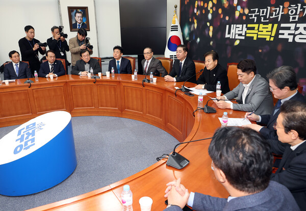 12일 오전 국회에서 열린 에서 민주당 내란특위 외환조사단장인 정동영 의원이 기자간담회에서 발언하고 있다. [사진= 연합뉴스]