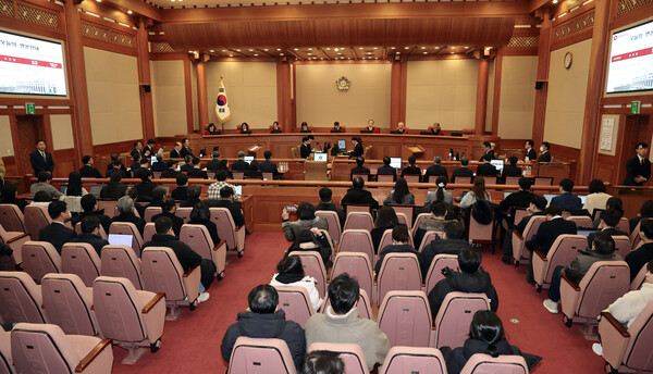 윤석열 대통령 탄핵 심판의 2차 변론기일인 16일 서울 종로구 헌법재판소 대심판정에서 두번째 변론기일이 열리고 있다. [사진=연합뉴스]