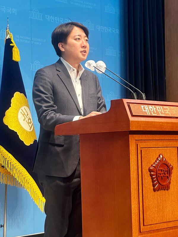 개혁신당 이준석 의원이 19일 국회 소통관에서 서부지법 소요 사태와 관련해 기자회견을 하고 있다. 2025.1.19 [이준석 의원실 제공. 재판매 및 DB 금지] [사진=연합뉴스]